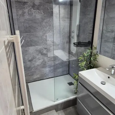 Capri Bali C51, T4 Bien Equipe, Clim, Parking Petite Vue Appartement Agde
