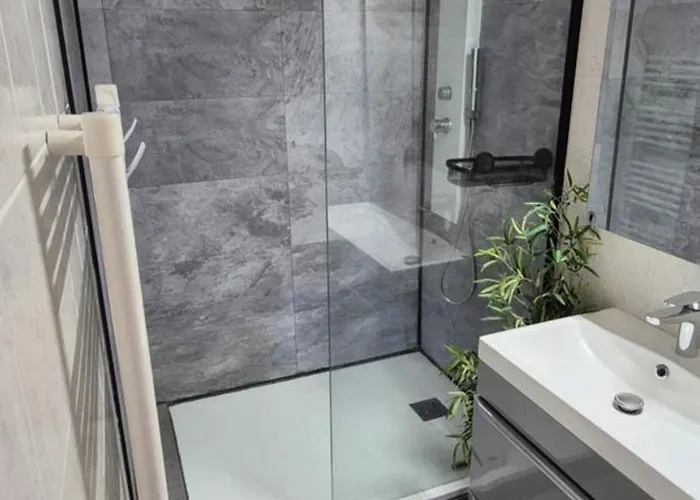 Capri Bali C51, T4 Bien Equipe, Clim, Parking Petite Vue Appartement Agde